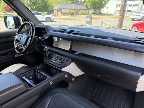 Used 2021 Land Rover Defender 110 X-Dynamic HSE AWD/4WD image 20
