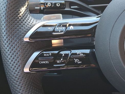 Certified 2025 Mercedes-Benz GLC 300 4MATIC image 21