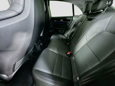 Certified 2025 Porsche Macan Electric image 23