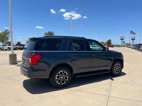 Used 2024 Ford Expedition XLT RWD image 5