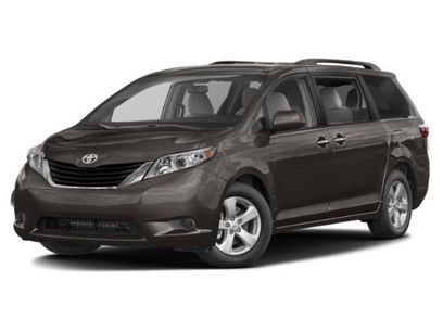 Used 2015 Toyota Sienna LE w/ Four Season Floor Mat Package