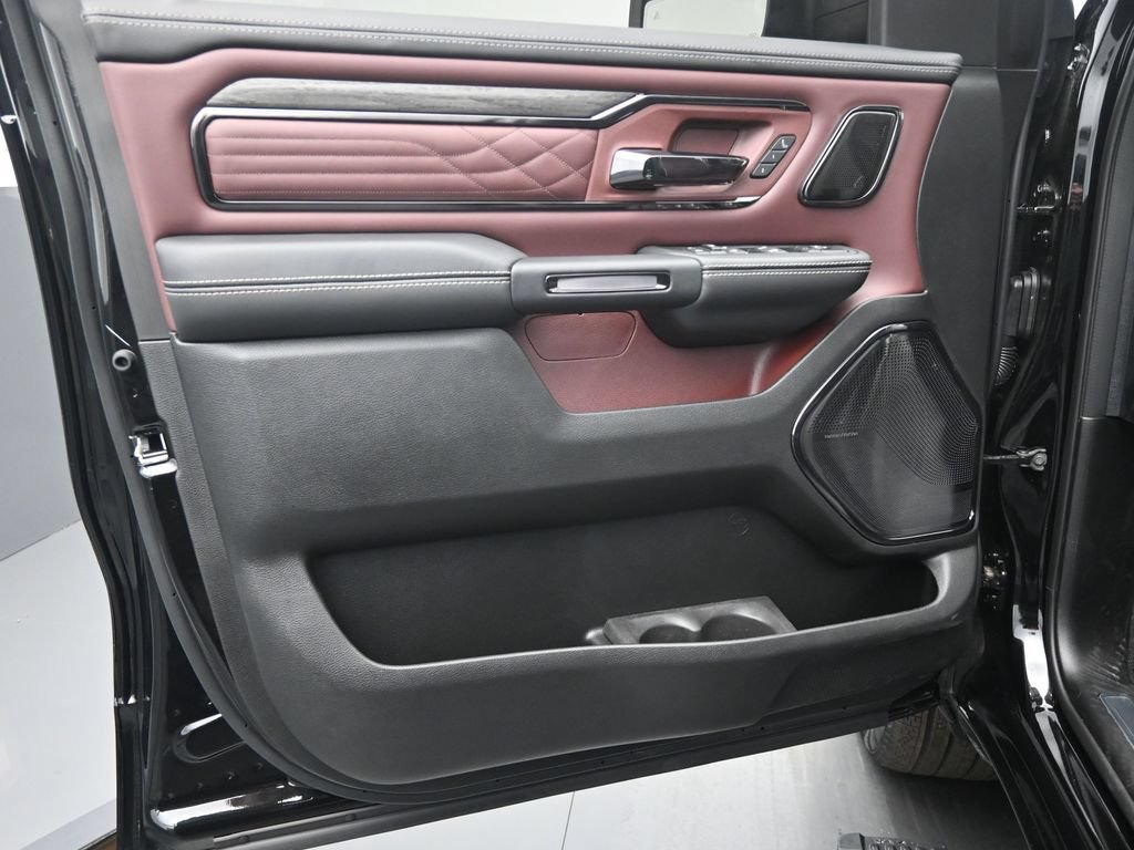 Used 2025 RAM 1500 Limited AWD/4WD image 14