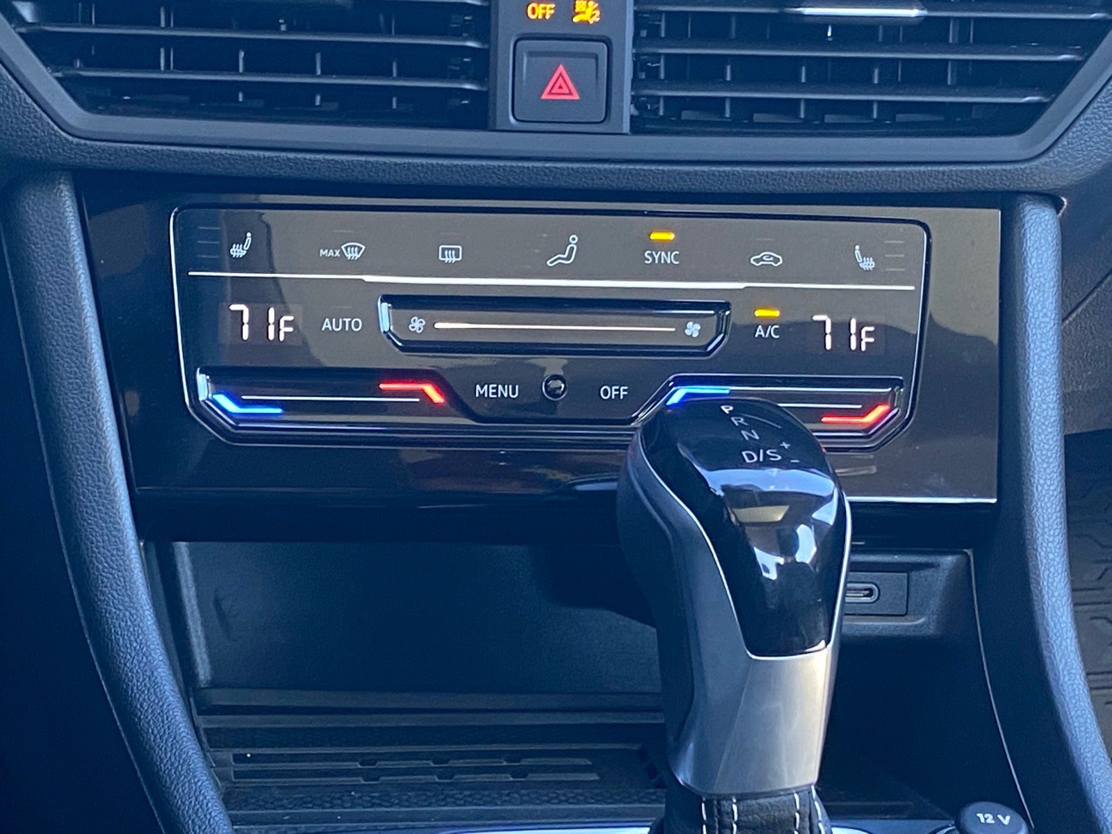 Certified 2025 Volkswagen Jetta SE w/ Sunroof Package FWD image 10