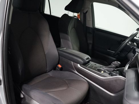Used 2021 Toyota Highlander L FWD image 24