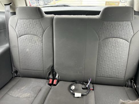 Used 2015 GMC Acadia SLT image 9