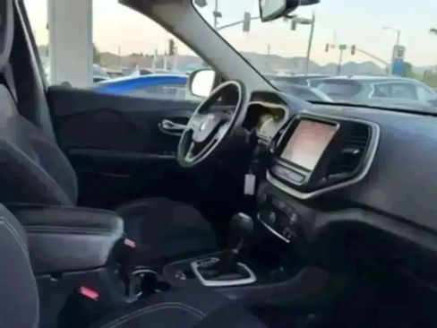 Used 2016 Jeep Cherokee Latitude FWD image 28