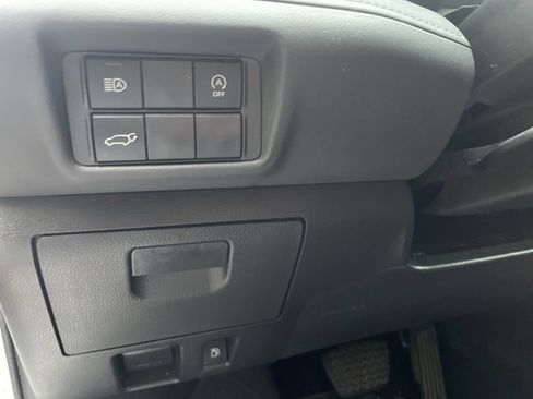 Used 2024 Toyota Highlander AWD image 11