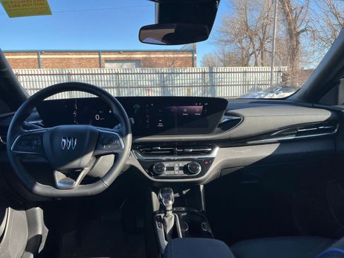 Used 2025 Buick Envista Sport Touring image 31