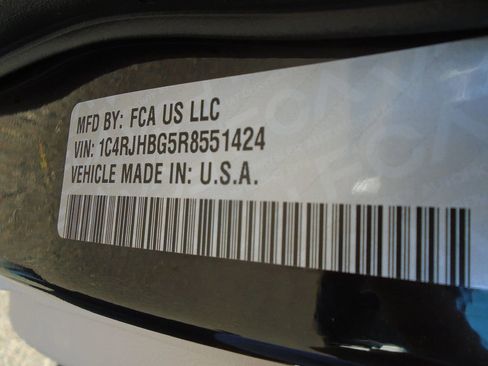 Certified 2024 Jeep Grand Cherokee Limited w/ Luxury Tech Group II image 20