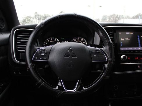 Used 2020 Mitsubishi Outlander LE image 9