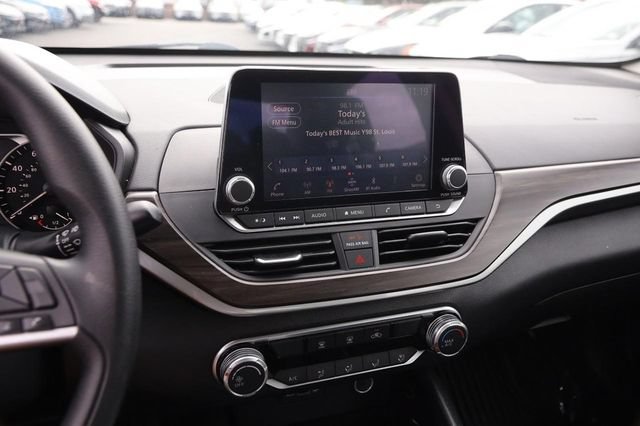 Certified 2024 Nissan Altima 2.5 SV FWD image 15