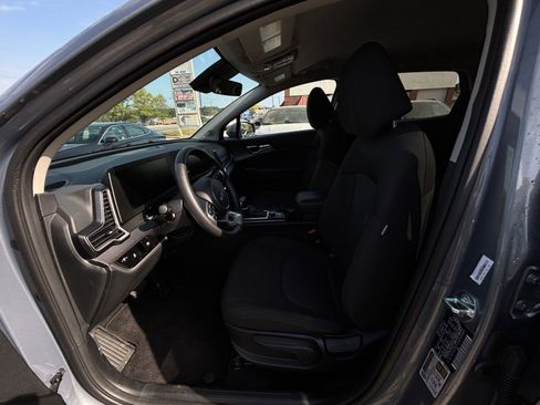 Used 2025 Kia Sportage LX image 30