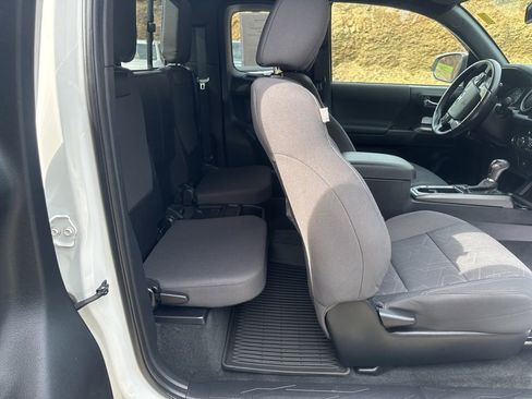 Used 2017 Toyota Tacoma TRD Off-Road w/ Tow Package image 13