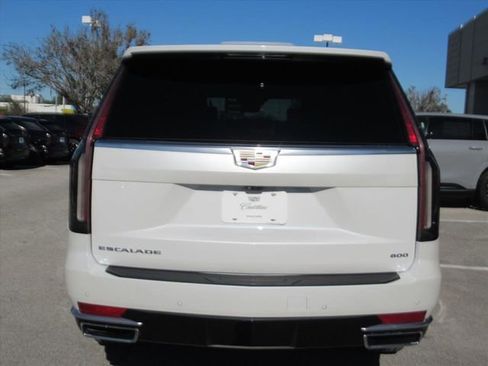 Used 2023 Cadillac Escalade Premium Luxury image 5