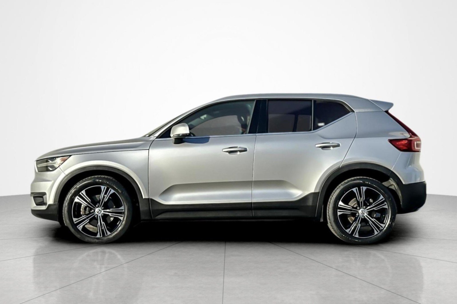 Used 2019 Volvo XC40 T5 Inscription AWD/4WD image 2