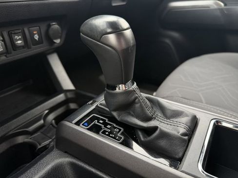 Used 2019 Toyota Tacoma TRD Off-Road w/ Technology Package AWD/4WD image 20