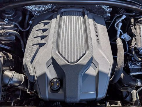 Certified 2026 Porsche Macan AWD/4WD image 27