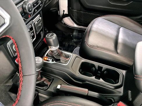 Used 2023 Jeep Gladiator Rubicon w/ Cold Weather Group image 17