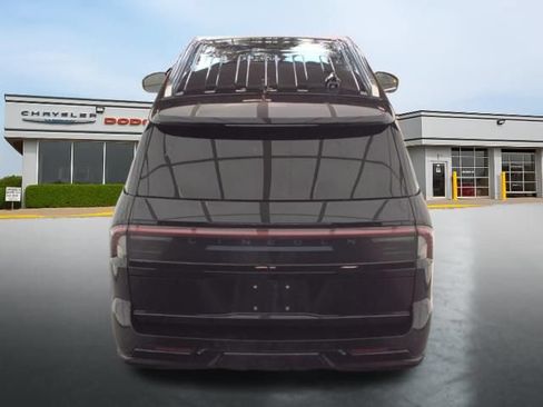 Used 2025 Lincoln Navigator L Reserve AWD/4WD image 5