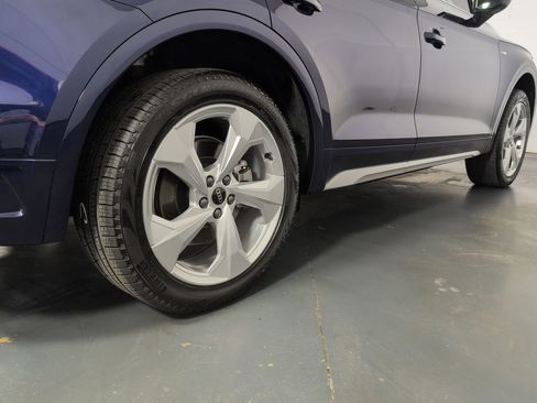 Certified 2025 Audi Q5 2.0T Premium Plus w/ Premium Plus Package image 3