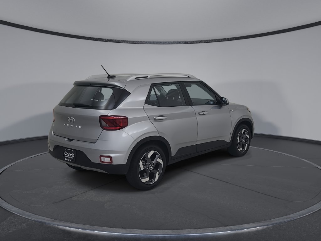 Used 2025 Hyundai Venue SEL FWD image 16