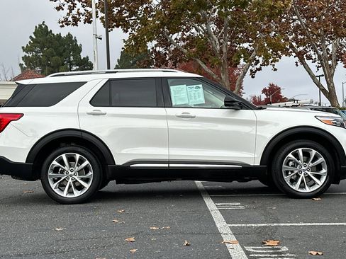 Used 2023 Ford Explorer Platinum w/ Equipment Group 601A image 3