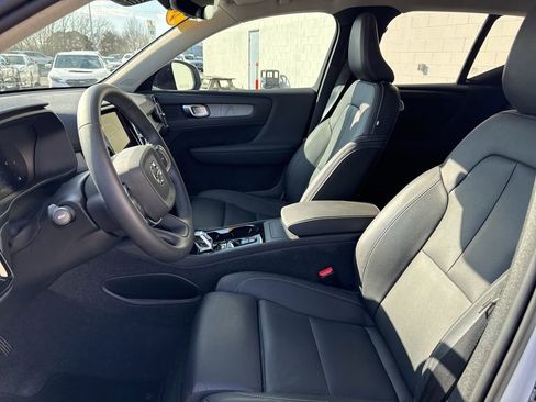 Used 2024 Volvo XC40 B5 Plus w/ Climate Package image 22