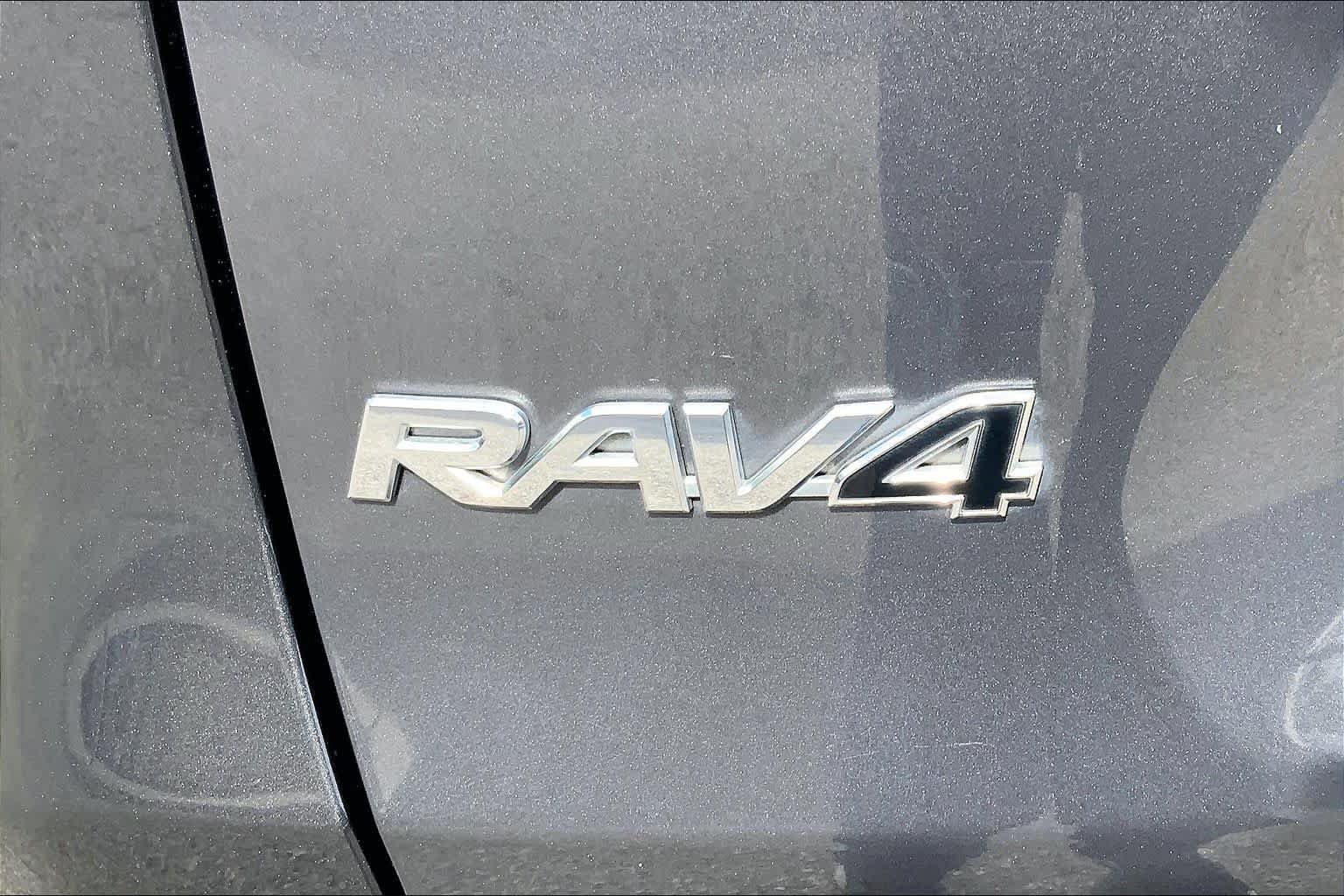 Used 2023 Toyota RAV4 XLE Premium FWD image 9