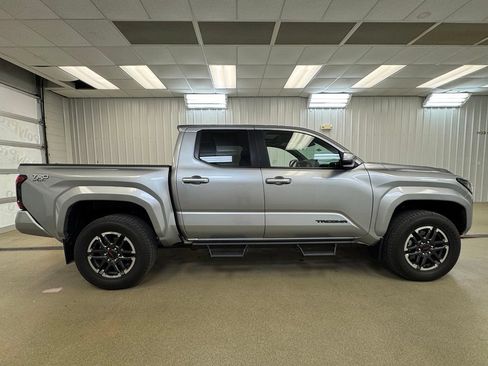 Used 2024 Toyota Tacoma TRD Sport w/ TRD Sport Upgrade Package AWD/4WD image 5