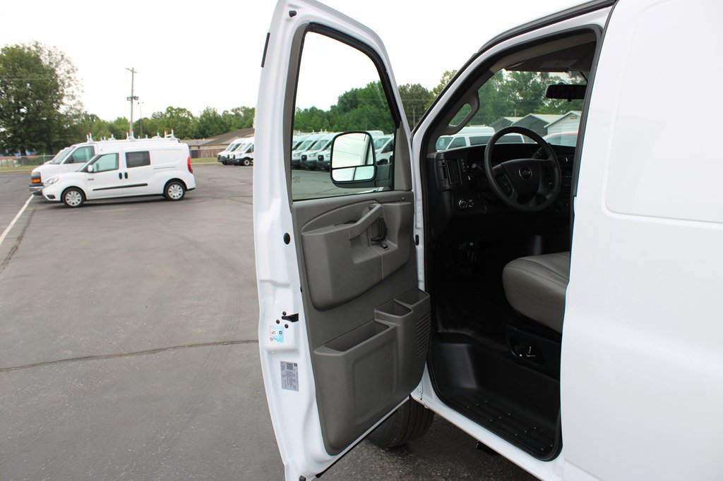 Used 2024 Chevrolet Express 2500 w/ Driver Convenience Package RWD image 28