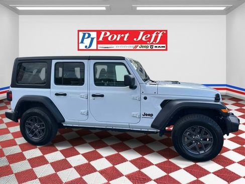 Used 2024 Jeep Wrangler Unlimited Sport AWD/4WD image 3