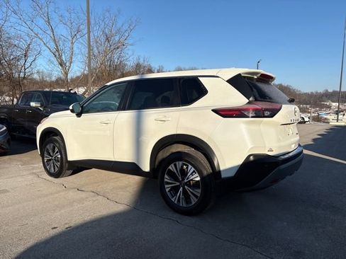 Certified 2022 Nissan Rogue SV image 3
