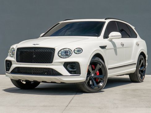 Used 2023 Bentley Bentayga AWD/4WD image 3