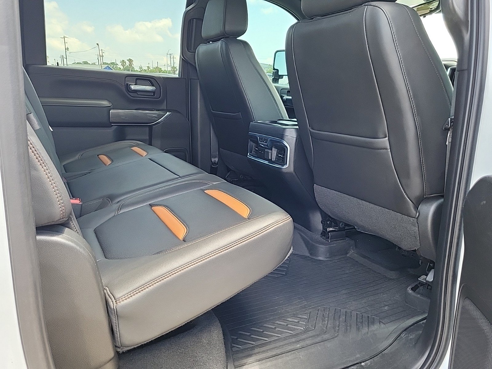 Used 2020 GMC Sierra 2500 AT4 w/ AT4 Premium Package AWD/4WD image 11