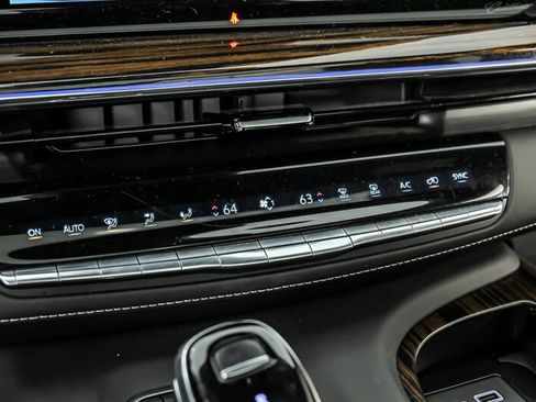 Used 2023 Cadillac Escalade Premium Luxury AWD/4WD image 31