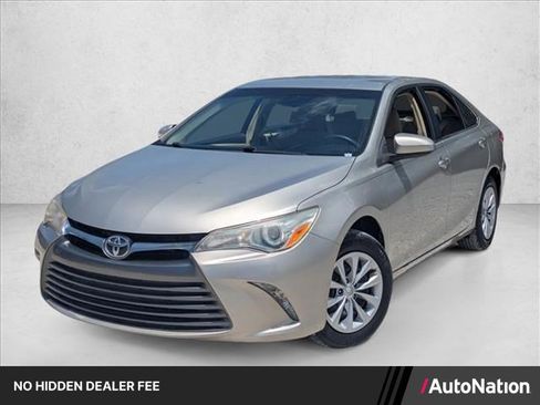 Used 2017 Toyota Camry LE FWD image 1