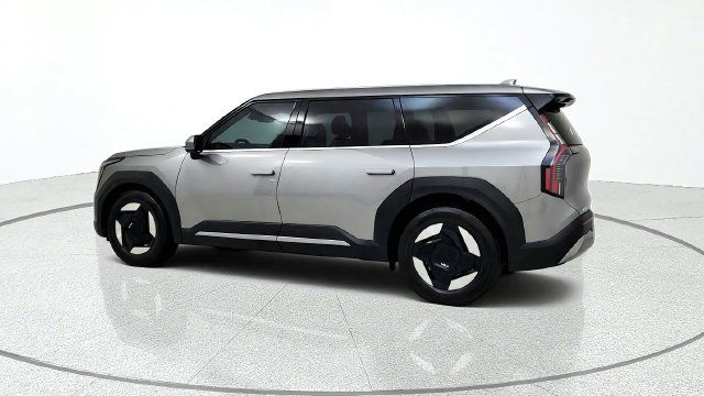 Used 2024 Kia EV9 Light Long Range RWD image 6