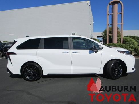 Certified 2025 Toyota Sienna XSE image 3