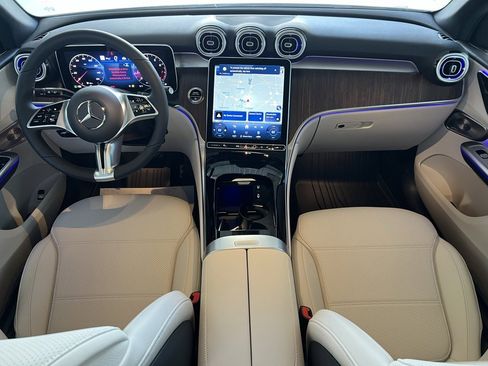 Used 2026 Mercedes-Benz GLC 300 4MATIC image 2