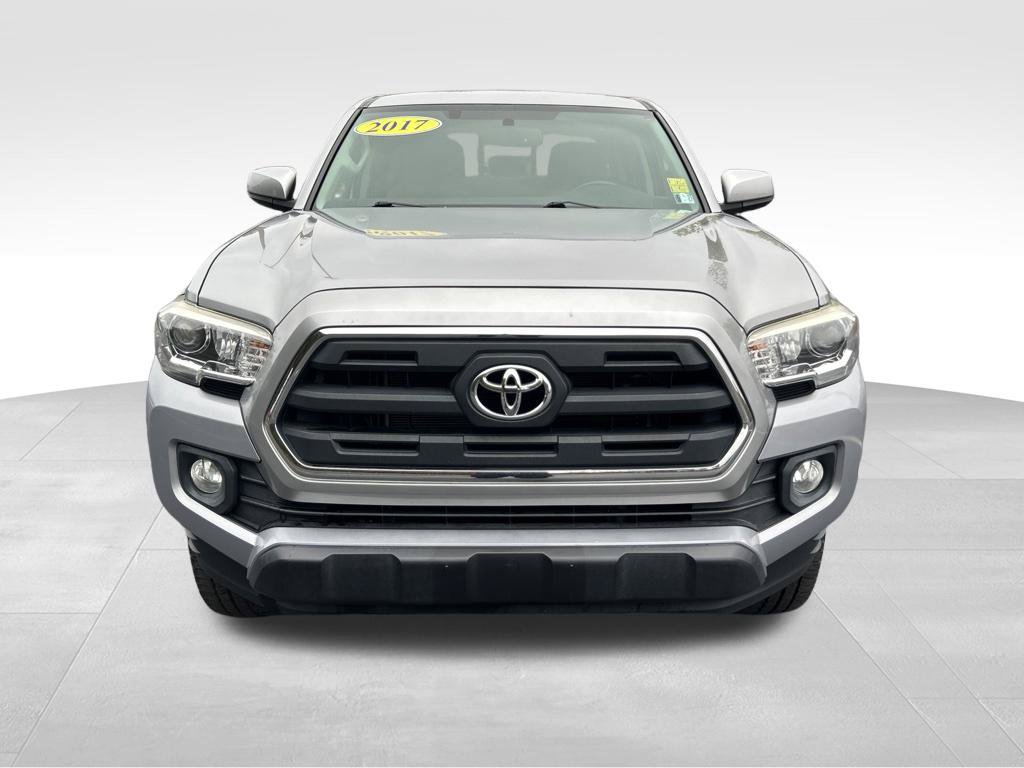 Used 2017 Toyota Tacoma SR5 AWD/4WD image 8