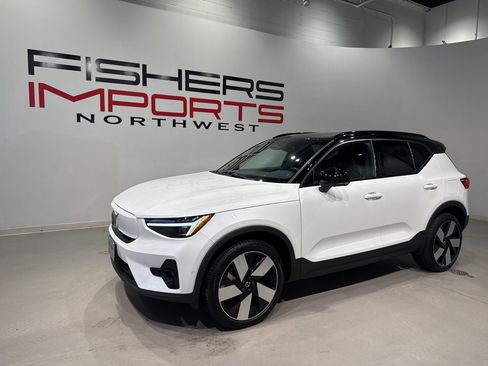 Used 2024 Volvo XC40 Recharge Plus w/ Protection Package Premier image 8