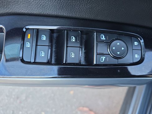 Used 2022 Nissan Pathfinder SL w/ SL Black Package image 30