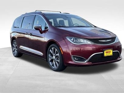 Used 2017 Chrysler Pacifica Limited w/ UConnect Theater Package