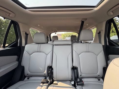 Used 2025 Honda Pilot Touring image 23