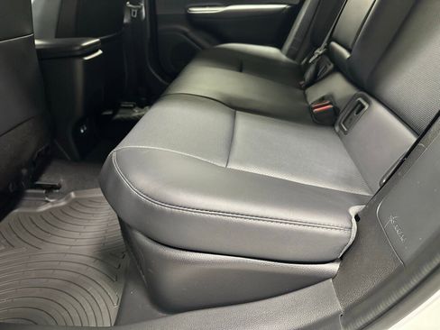 Used 2025 Toyota Prius XLE image 42