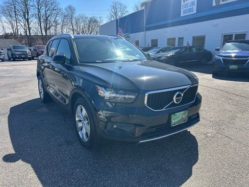 Used 2019 Volvo XC40 T5 Momentum image 5
