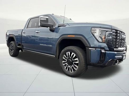 Certified 2024 GMC Sierra 2500 Denali Ultimate w/ Max Trailering Package image 5