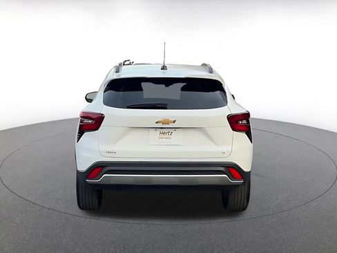 Used 2025 Chevrolet Trax LT w/ LT Convenience Package image 12