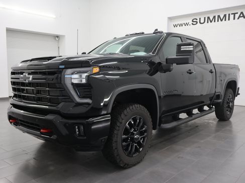 Used 2025 Chevrolet Silverado 2500 LT w/ Trail Boss Package AWD/4WD image 7