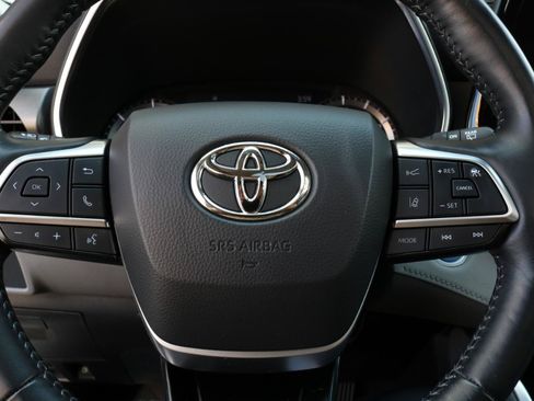 Used 2021 Toyota Highlander Limited AWD/4WD image 39